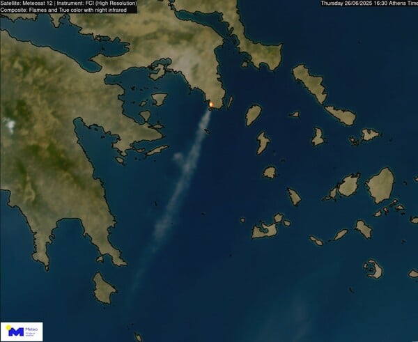Φωτιά στην Παλαιά Φώκαια: Καταστράφηκαν ολοσχερώς τρία σπίτια στο Θυμάρι, ζημιές σε άλλα 10