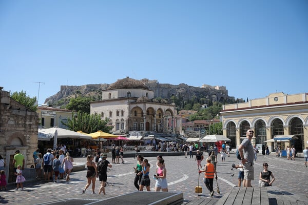Καύσωνας με θερμοκρασίες έως 42°C και ακραία θερμική επιβάρυνση μέχρι το Σάββατο 28 Ιουνίου