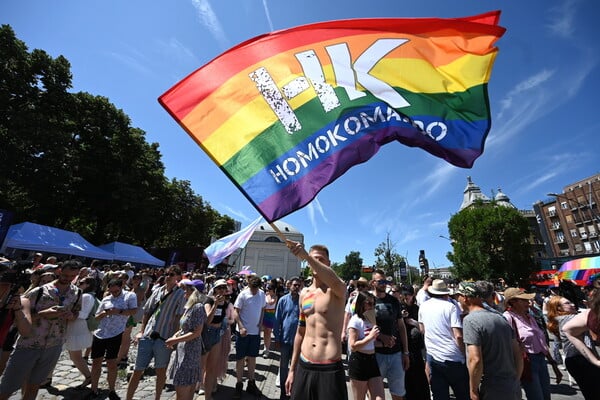 Budapest Pride: Δεκάδες χιλιάδες στους δρόμους εναντίον του Όρμπαν για την ΛΟΑΤΚΙ+ κοινότητα