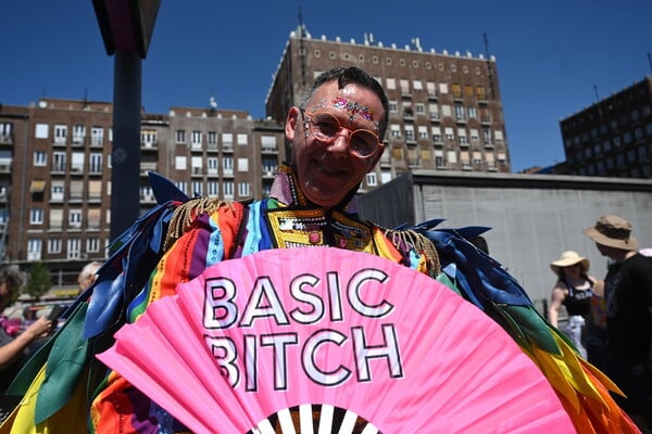 Budapest Pride: Δεκάδες χιλιάδες στους δρόμους εναντίον του Όρμπαν για την ΛΟΑΤΚΙ+ κοινότητα