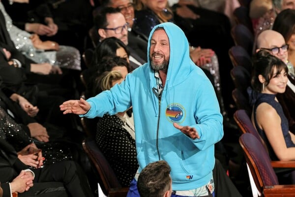 Ο Άνταμ Σάντλερ ξεκινά stand up περιοδεία