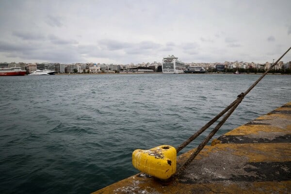Σε ισχύ το απαγορευτικό απόπλου από τα λιμάνια της Αττικής - Αναλυτικά οι αλλαγές στα δρομολόγια