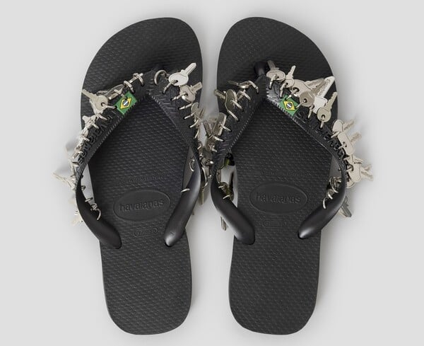 Gimaguas x Havaianas: Το σχέδιο Brazil επανασχεδιασμένο στο Παρίσι