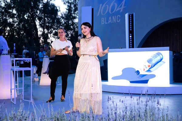 This will blue your mind: Η 1664 Blanc γιόρτασε την άφιξή της στην ελληνική αγορά με μία υπόσχεση