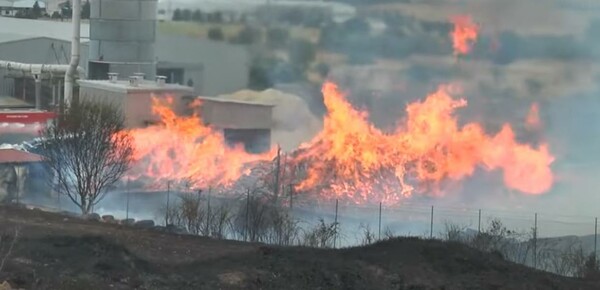 Φωτιά σε εργοστάσιο ξυλείας στις Σέρρες - Μήνυμα 112 στους κατοίκους