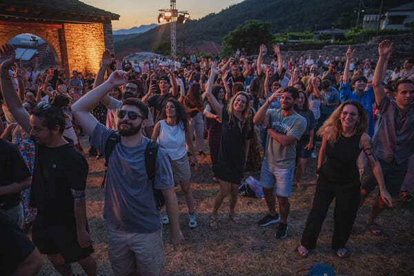 Στην Κόνιτσα, σε ένα τριήμερο γλέντι με ρουμανικό fusion, ποντιακά και ηπειρώτικα