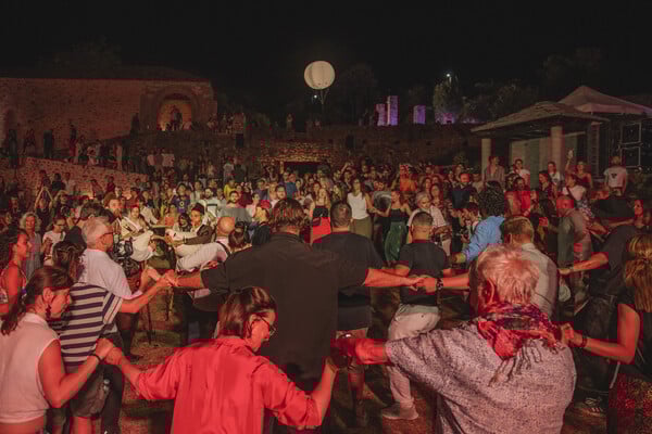 Στην Κόνιτσα, σε ένα τριήμερο γλέντι με ρουμανικό fusion, ποντιακά και ηπειρώτικα