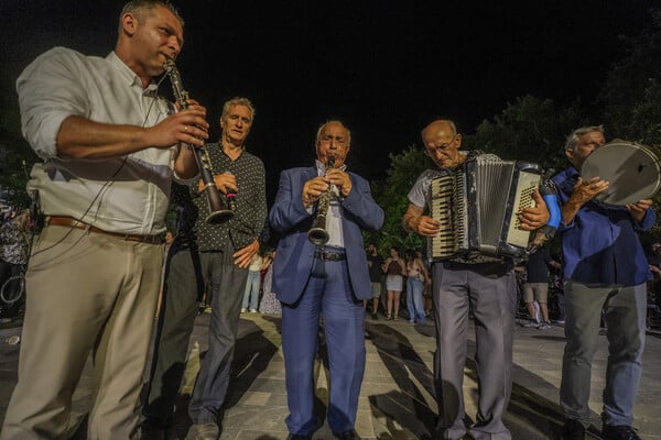 Στην Κόνιτσα, σε ένα τριήμερο γλέντι με ρουμανικό fusion, ποντιακά και ηπειρώτικα