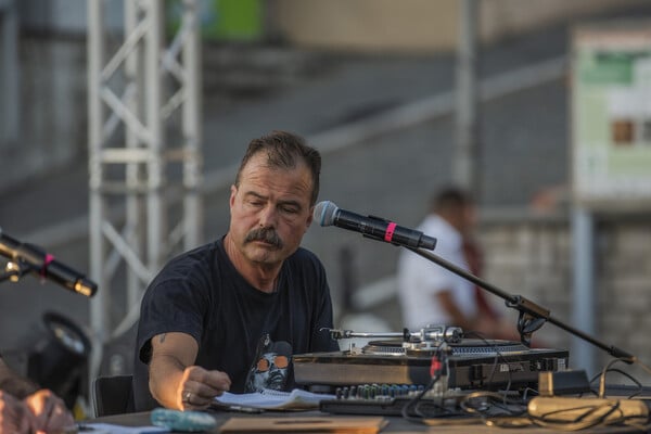 Στην Κόνιτσα, σε ένα τριήμερο γλέντι με ρουμανικό fusion, ποντιακά και ηπειρώτικα