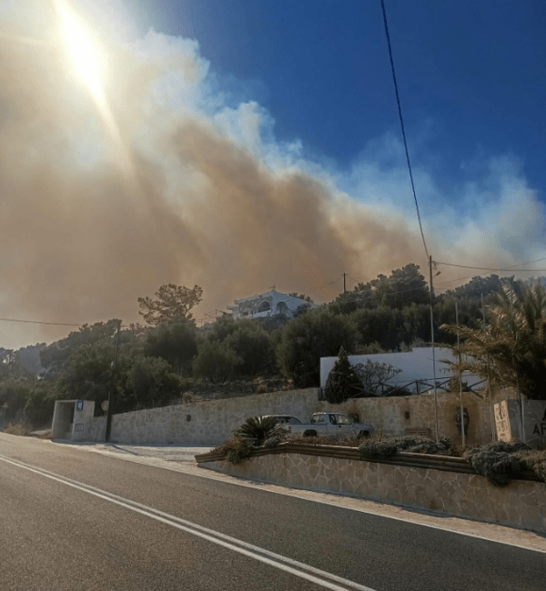 Φωτιά στο Λασίθι: Εκκενώσεις περιοχών - Η πυρκαγιά απειλεί ξενοδοχεία 