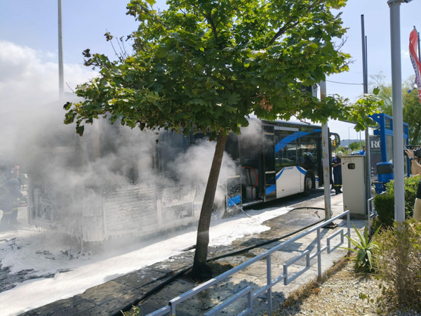 Βόλος: Φωτιά σε αστικό λεωφορείο