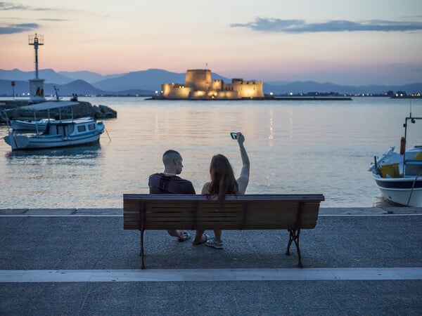 Βράδυασε