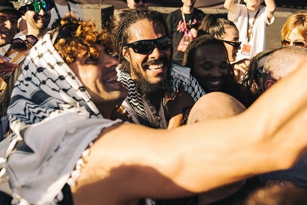 Bob Vylan: Μετά το Glastonbury, στο Release Athens – Το μήνυμά τους στο ελληνικό κοινό