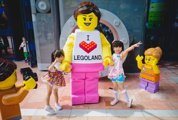 Legoland Shanghai: Το μεγαλύτερο θεματικό πάρκο Lego στον κόσμο άνοιξε στην Κίνα