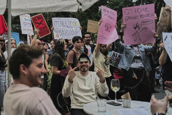 Μεξικό: Διαδηλώσεις κατά του υπερτουρισμού με επεισόδια, βανδαλισμούς και επιθέσεις