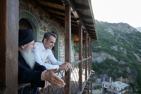 Ο Κυριάκος Μητσοτάκης στο Άγιο Όρος: Η επίσημη υποδοχή από τη μοναστική αδελφότητα