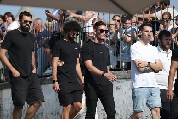Ντιόγκο Ζότα: Η Λίβερπουλ, η Εθνική Πορτογαλίας και χιλιάδες κόσμου στην κηδεία των δύο αδελφών