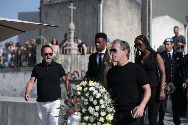 Ντιόγκο Ζότα: Η Λίβερπουλ, η Εθνική Πορτογαλίας και χιλιάδες κόσμου στην κηδεία των δύο αδελφών