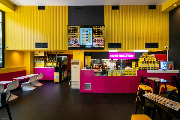 To ζουμερό smash burger του Smashtag ξεκίνησε από ένα ταξίδι δυο Ιταλών στην Αμερική