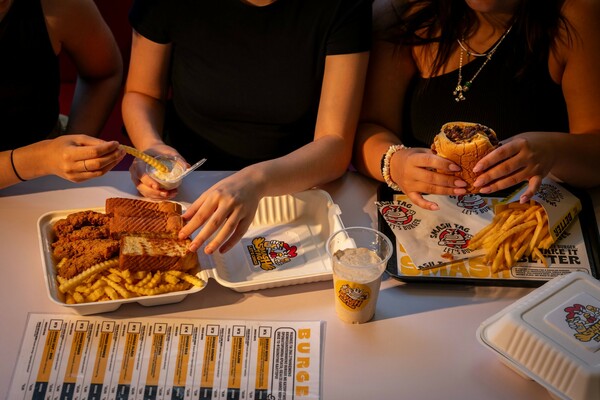 To ζουμερό smash burger του Smashtag ξεκίνησε από ένα ταξίδι δυο Ιταλών στην Αμερική