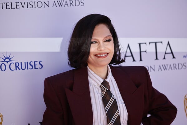 «Κλαίω από χαρά, είμαι καλά»: Η Jessie J αποκάλυψε ότι δεν υπάρχει εξάπλωση του καρκίνου στον οργανισμού της