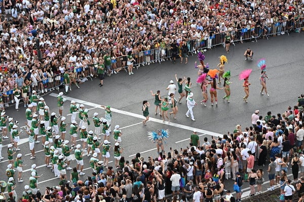 Ο αγώνας με ψηλοτάκουνα στο Μαδρίτη Pride: Το «Carrera de Tacones» είναι θεσμός και προσελκύει πλήθη θεατών
