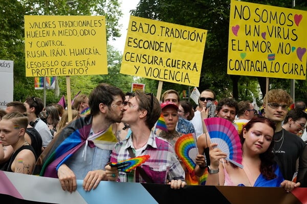Ο αγώνας με ψηλοτάκουνα στο Μαδρίτη Pride: Το «Carrera de Tacones» είναι θεσμός και προσελκύει πλήθη θεατών