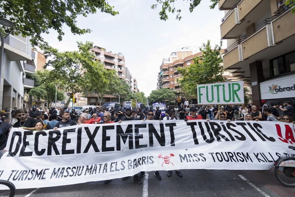 Καταστρέφουν οι τουρίστες την Ευρώπη; Γιατί οι ντόπιοι αποκηρύσσουν τον υπερτουρισμό;
