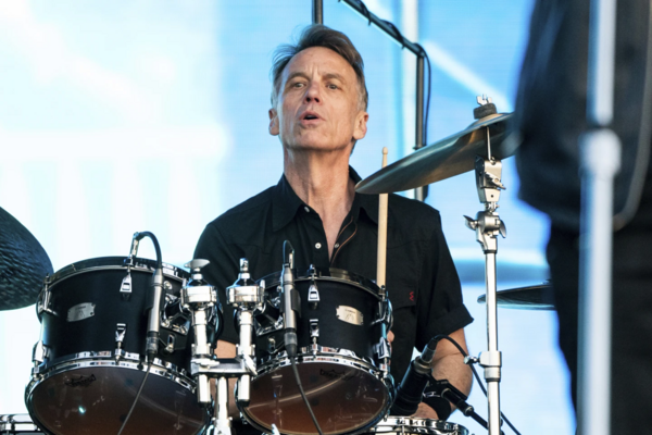 Αποχωρεί από τους Pearl Jam ο ντράμερ Ματ Κάμερον μετά από 27 χρόνια