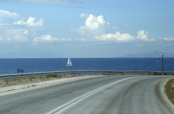 Σαρωνικός: Μία ριβιέρα και μία ενδοχώρα σου ψιθυρίζουν ιστορίες 