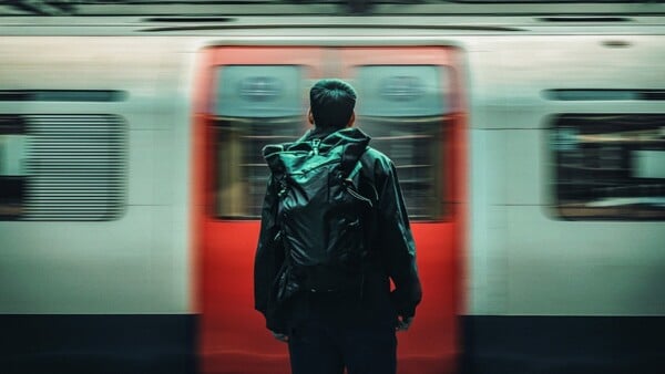 Ξαναζώντας την πιο τραυματική στιγμή της ζωής μου μέσα από το νέο ντοκιμαντέρ του Netflix ‘Αttack on London: hunting the 7/7 bombers’ 