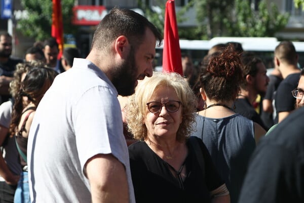 Συγκέντρωση στον Άρειο Πάγο για τις αποφυλακίσεις χρυσαυγιτών – Παρούσα η Μάγδα Φύσσα