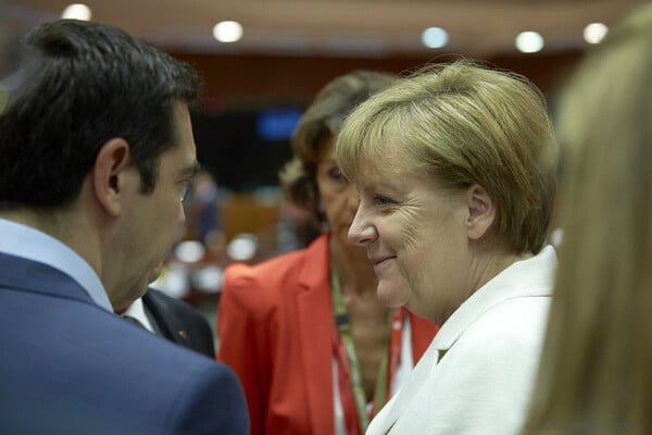 Αφιέρωμα Financial Times για τα 10 χρόνια μετά την ελληνική κρίση: Πώς η Ελλάδα επέστρεψε από το χείλος του γκρεμού