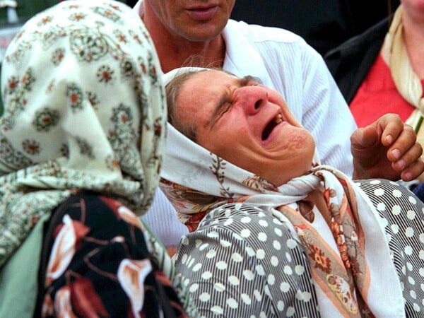 30 χρόνια από τη σφαγή της Σρεμπρένιτσα: Θύματα συνεχίζουν να ενταφιάζονται, η ΕΕ συνεχίζει να υπόσχεται