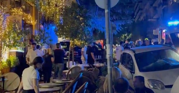 Αυτοκίνητο έπεσε σε κατάστημα εστίασης στο Κολωνάκι