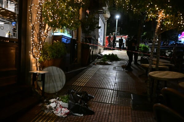 Πώς έγινε το τροχαίο στο Κολωνάκι: Συνελήφθη ο οδηγός του ΙΧ που έπεσε σε εστιατόριο και χτύπησε πελάτες