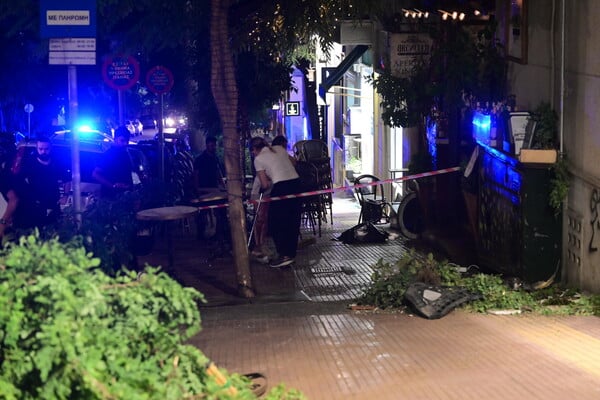 Πώς έγινε το τροχαίο στο Κολωνάκι: Συνελήφθη ο οδηγός του ΙΧ που έπεσε σε εστιατόριο και χτύπησε πελάτες