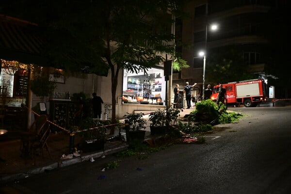 Πώς έγινε το τροχαίο στο Κολωνάκι: Συνελήφθη ο οδηγός του ΙΧ που έπεσε σε εστιατόριο και χτύπησε πελάτες