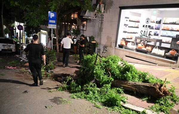ΤΡΟΧΑΙΟ ΣΤΟ ΚΟΛΩΝΑΚΙ