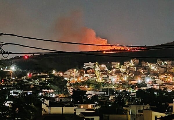Φωτιά τώρα στο Ποικίλο Όρος στο Καματερό