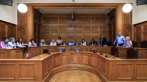 Προανακριτική για Τέμπη: Αποχώρησαν ΠΑΣΟΚ και ΣΥΡΙΖΑ 