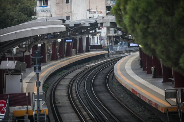 Φωτιά στα Άνω Πατήσια – Καπνοί στην περιοχή κοντά στη στάση του ΗΣΑΠ