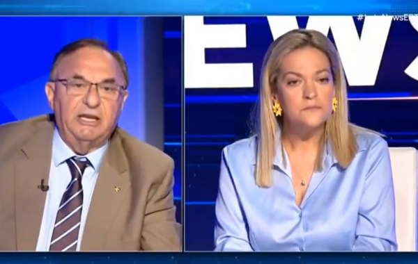 «Ο σύζυγός σας είναι ήρωας»: Αντιδράσεις για το σεξιστικό σχόλιο Καλογερόπουλου στη Μάρα Κουκουδάκη