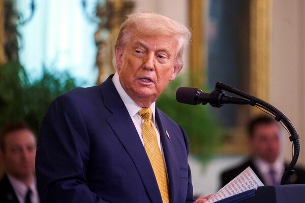 Τραμπ: Στο ναδίρ της 2ης θητείας του το ποσοστό των Αμερικανών που εγκρίνουν την πολιτική του για τη μετανάστευση