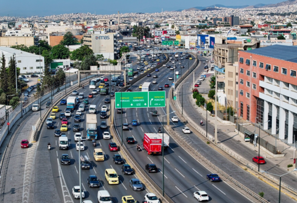 Κίνηση στους δρόμους: Καθυστερήσεις στον Κηφισό - Προβλήματα σε Συγγρού και Ποσειδώνος