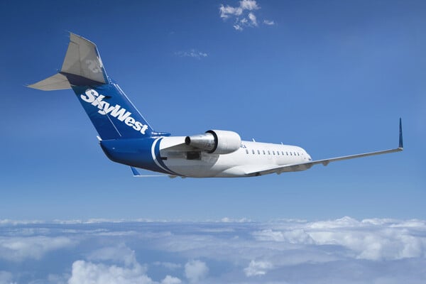 Επιβάτης της SkyWest προσπάθησε να ανοίξει την πόρτα του αεροσκάφους εν πτήσει