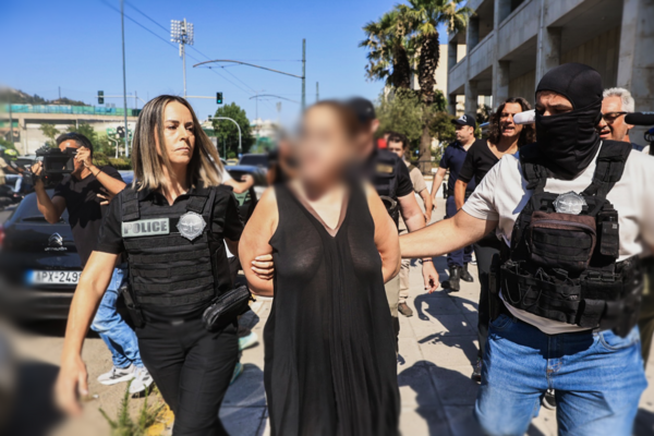 Δολοφονία Αγία Παρασκευή: «Δεν είχε κίνητρο, είναι σε σοκ» δηλώνει ο δικηγόρος της 43χρονης