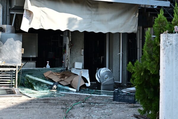 Εικόνες από την έκρηξη σε ταβέρνα στο Μαρούσι - Δύο τραυματίες, εκτεταμένες ζημιές στο κατάστημα
