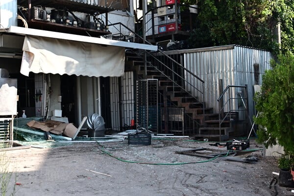 Εικόνες από την έκρηξη σε ταβέρνα στο Μαρούσι - Δύο τραυματίες, εκτεταμένες ζημιές στο κατάστημα