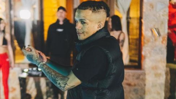 Thug Slime: Ελεύθερος ο τράπερ μετά τη σύλληψη στα Εξάρχεια 